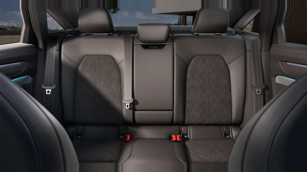 Audi A6 TDI 150kW (204CV) S Tronic Black Line en renting para particulares en Sevilla — vista 6
