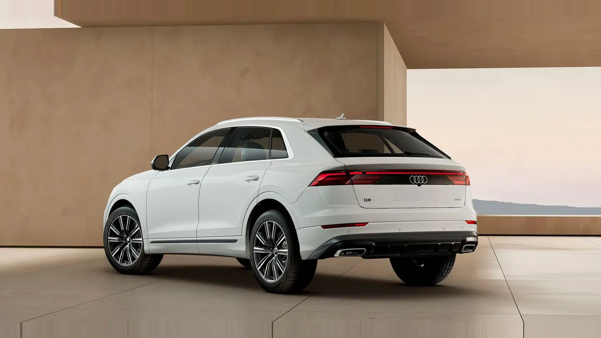 Audi Q8 SUV S line 45 TDI Quattro Tiptronic en renting para particulares en Sevilla — Trasera