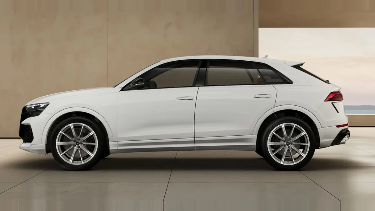 Audi RS Q8 441kW TipTronic en renting para particulares en Sevilla — Lateral