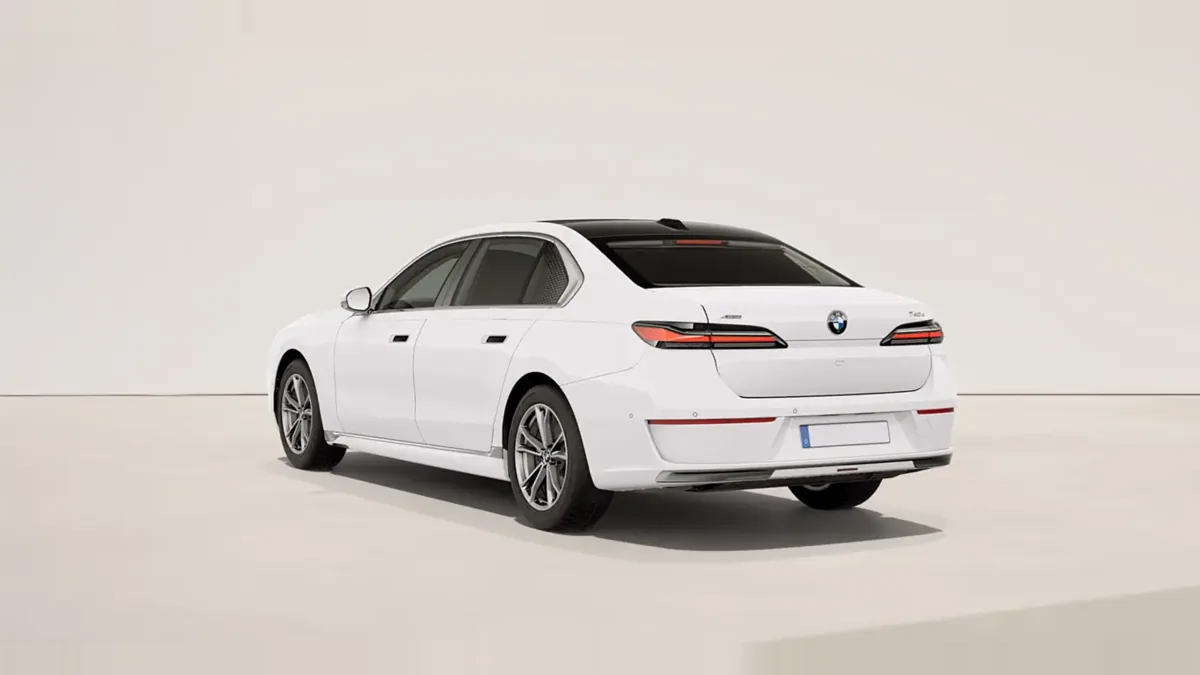 BMW Serie 7 740d xDrive en renting para particulares en Sevilla — Trasera