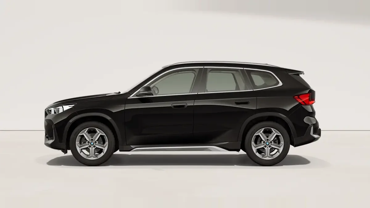 BMW X1 sDrive20d xLine 120kW en renting para particulares en Sevilla — Lateral