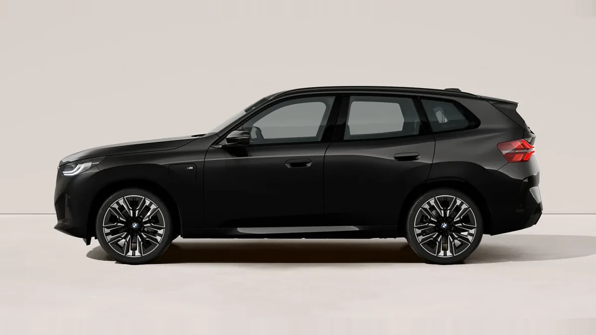 BMW X3 30e xDrive en renting para particulares en Sevilla — Lateral