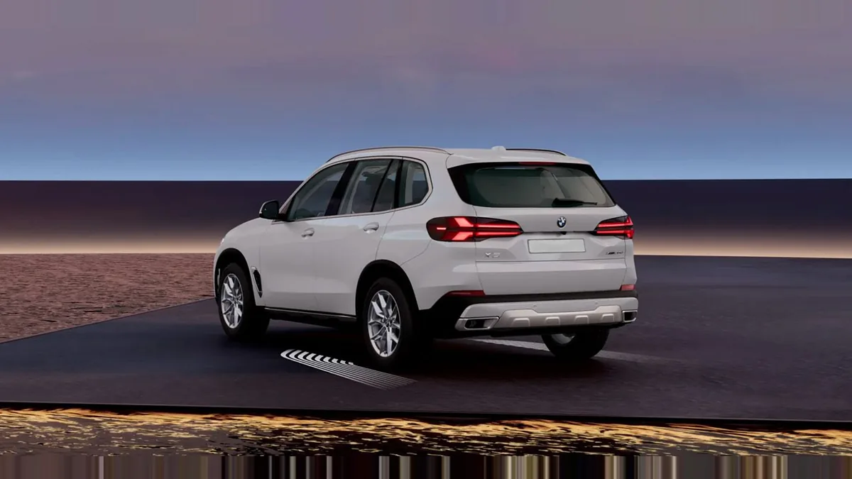 BMW X5 xDrive30d xLine en renting para particulares en Sevilla — Lateral