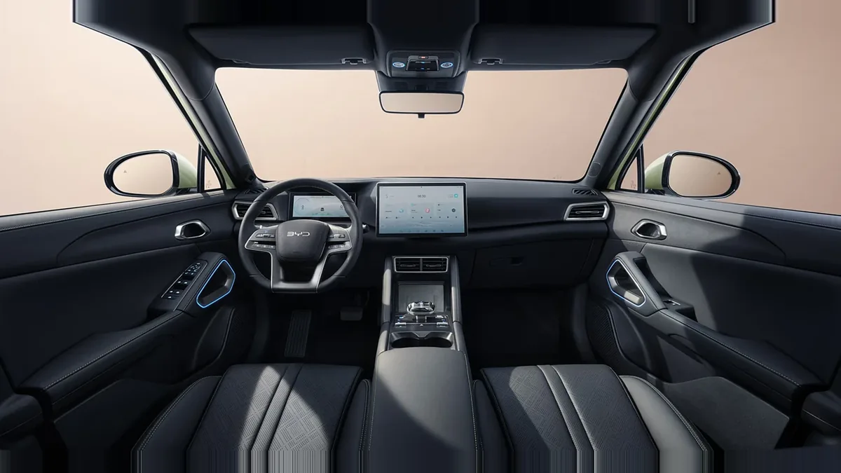 BYD Atto 2 DM-i Boost 156kW en renting para particulares en Sevilla — Delantera