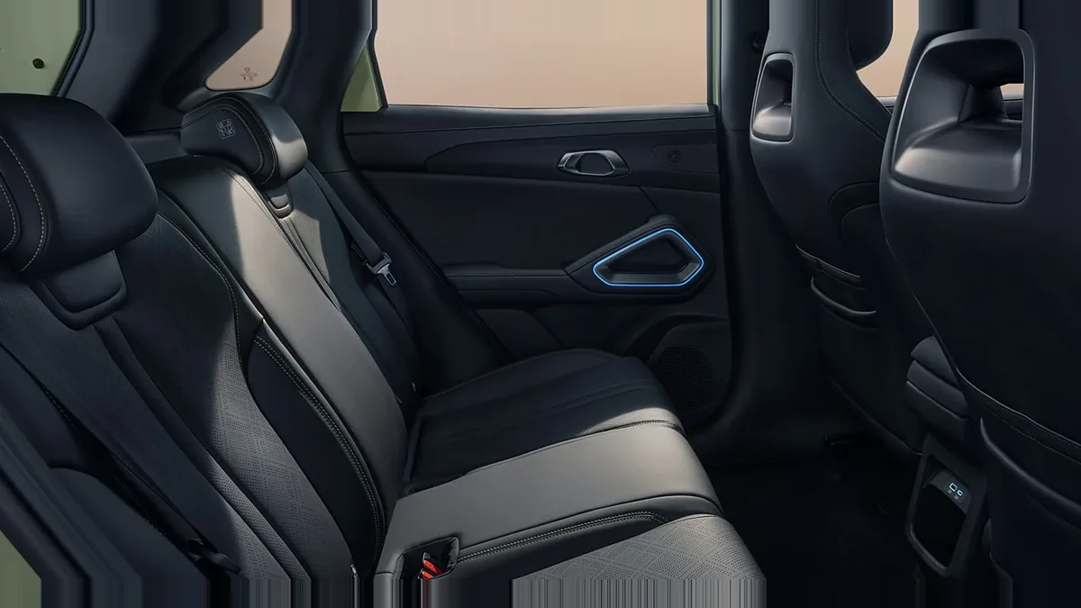 BYD Atto 2 DM-i Boost 156kW en renting para particulares en Sevilla — vista 6