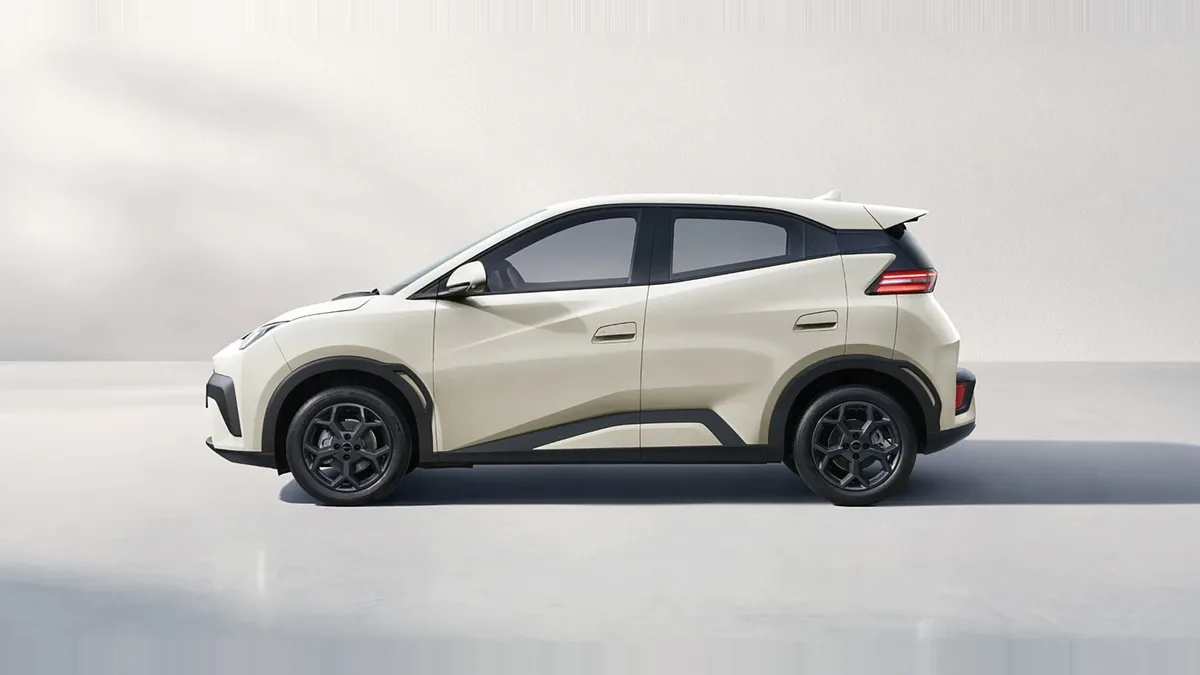 BYD Dolphin Surf Boost en renting para particulares en Sevilla — Lateral