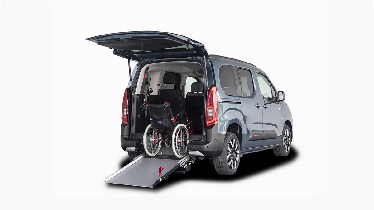 Citroën Berlingo Talla M BlueHDi 100 YOU L1 N1 Adaptado en renting para particulares en Sevilla — Lateral