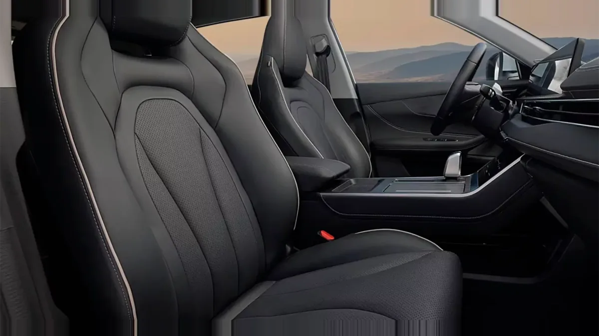 Ebro s400 1.5 DHE HEV Excellent CVT en renting para particulares en Sevilla — Delantera
