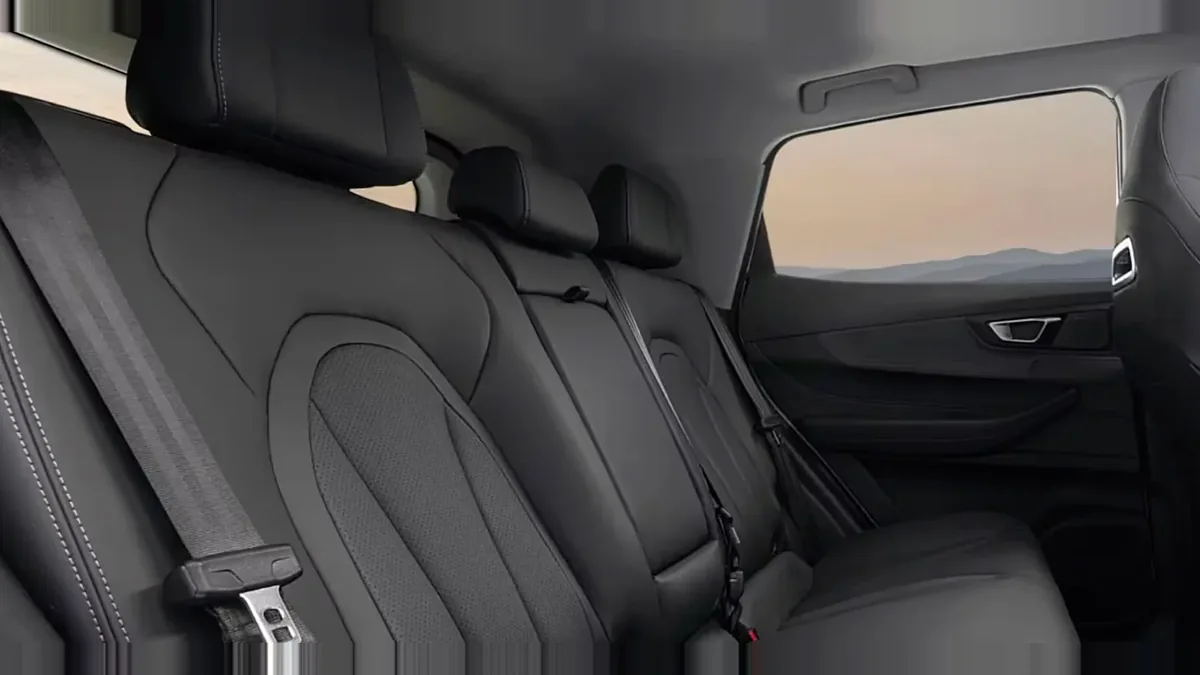 Ebro s400 1.5 DHE HEV Excellent CVT GRY en renting para particulares en Sevilla — vista 7