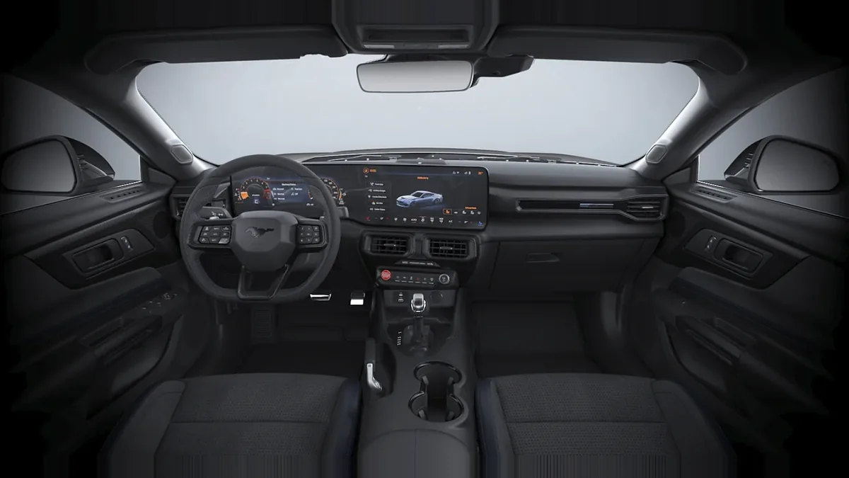 Ford Mustang 5.0 Ti-VCT V8 Mustang Dark House AT en renting para particulares en Sevilla — Delantera