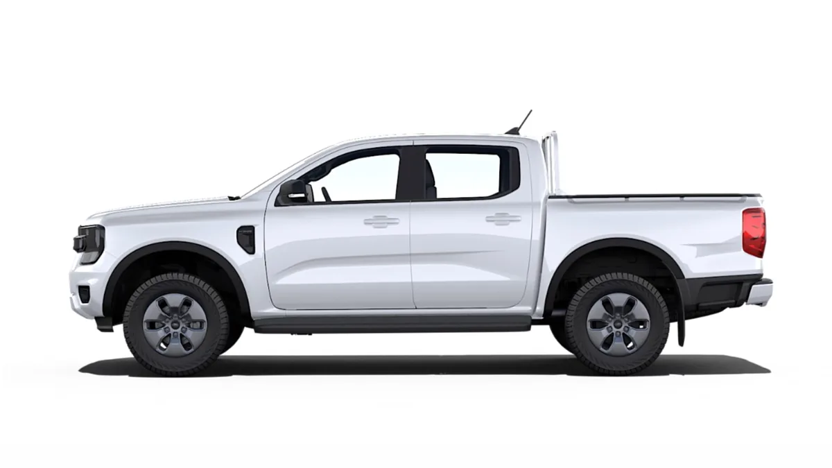 Ford Ranger XLT Doble Cabina 2.3 TVCT PHEV 280CV Automática II en renting para particulares en Sevilla — Lateral