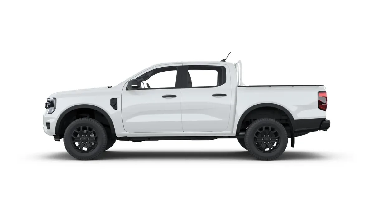 Ford Ranger XLT Doble Cabina 3.0 EcoBlue 240CV en renting para particulares en Sevilla — Lateral