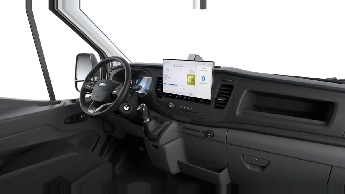 Ford TRANSIT 350 L2 Trend N1 EcoBlue 96kW FWD en renting para particulares en Sevilla — Delantera