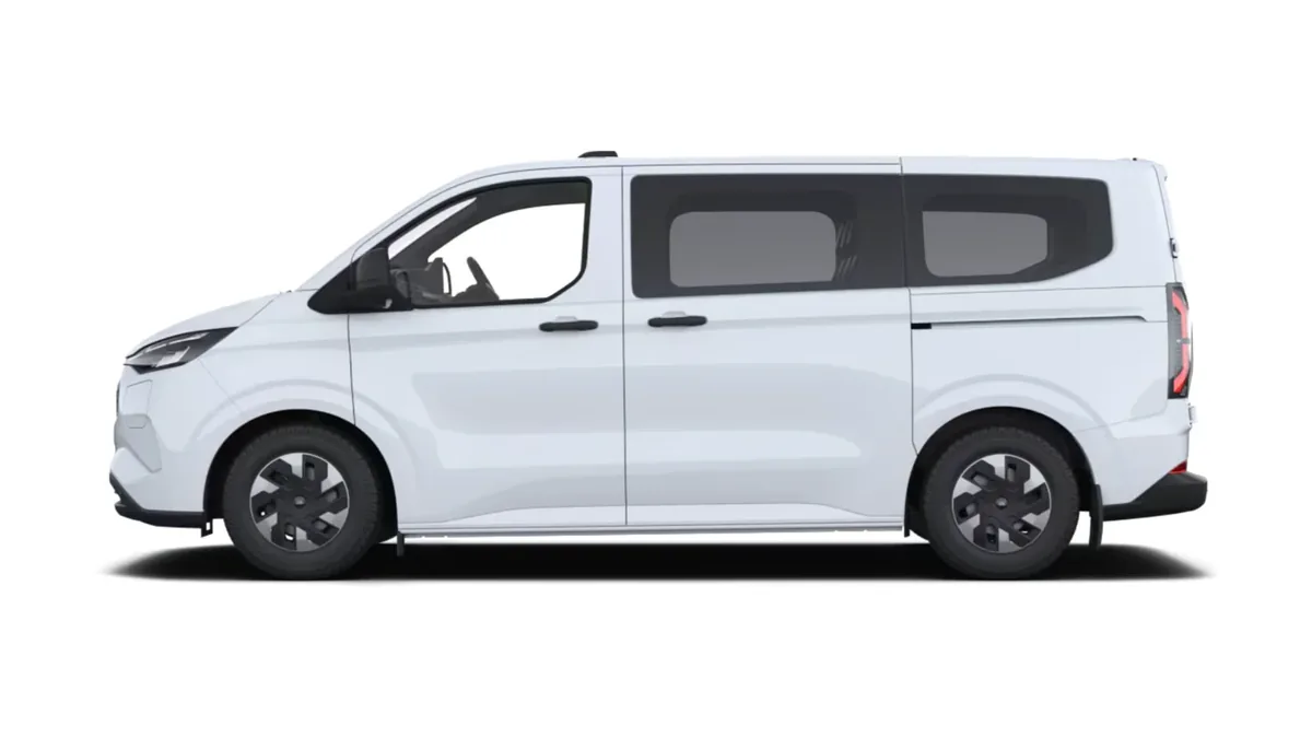 Ford TRANSIT CUSTOM  Kombi BEV 83kWh 100kW 340 L1 Trend en renting para particulares en Sevilla — Lateral