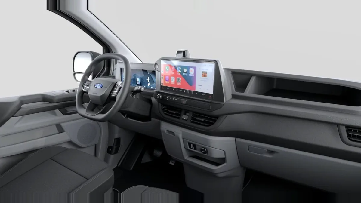 Ford TRANSIT CUSTOM  Kombi BEV 83kWh 100kW 340 L1 Trend en renting para particulares en Sevilla — Delantera