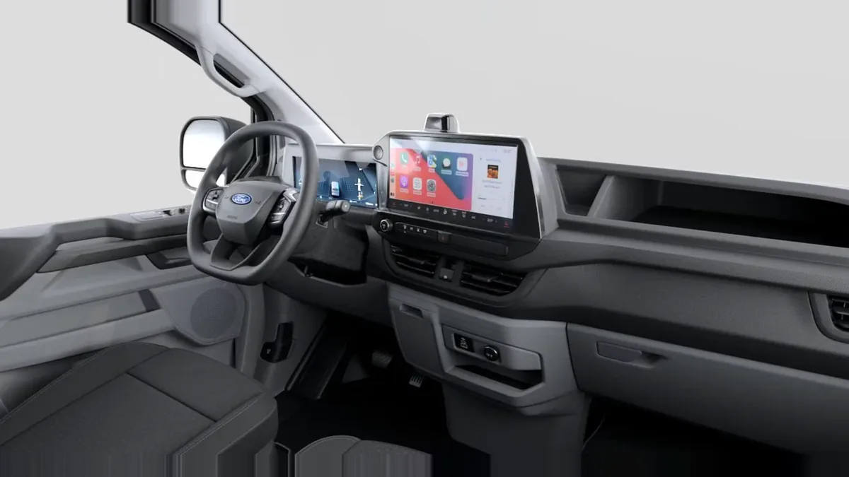 Ford TRANSIT CUSTOM Van BEV 83kWh 100kW 320 L1 Trend en renting para particulares en Sevilla — Delantera