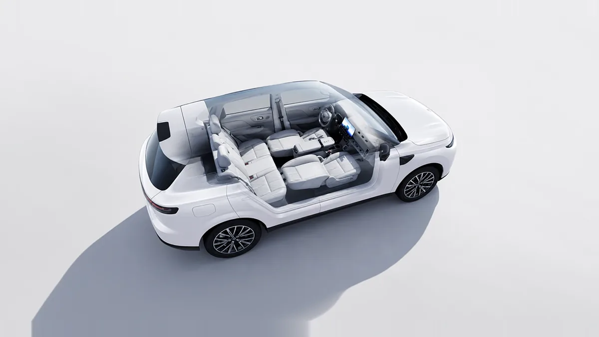 Leapmotor B10 REEV 18.8 kWh Life AT en renting para particulares en Sevilla — Trasera