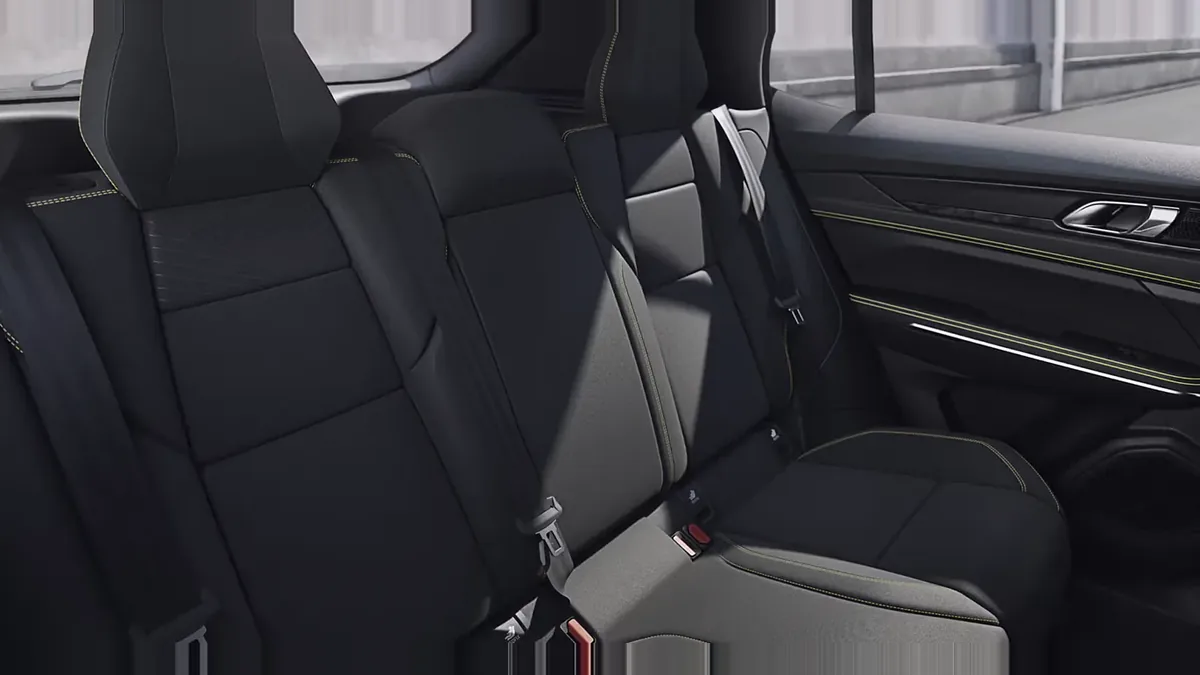 Lynk & Co 01 1.5 PHEV Core en renting para particulares en Sevilla — vista 6