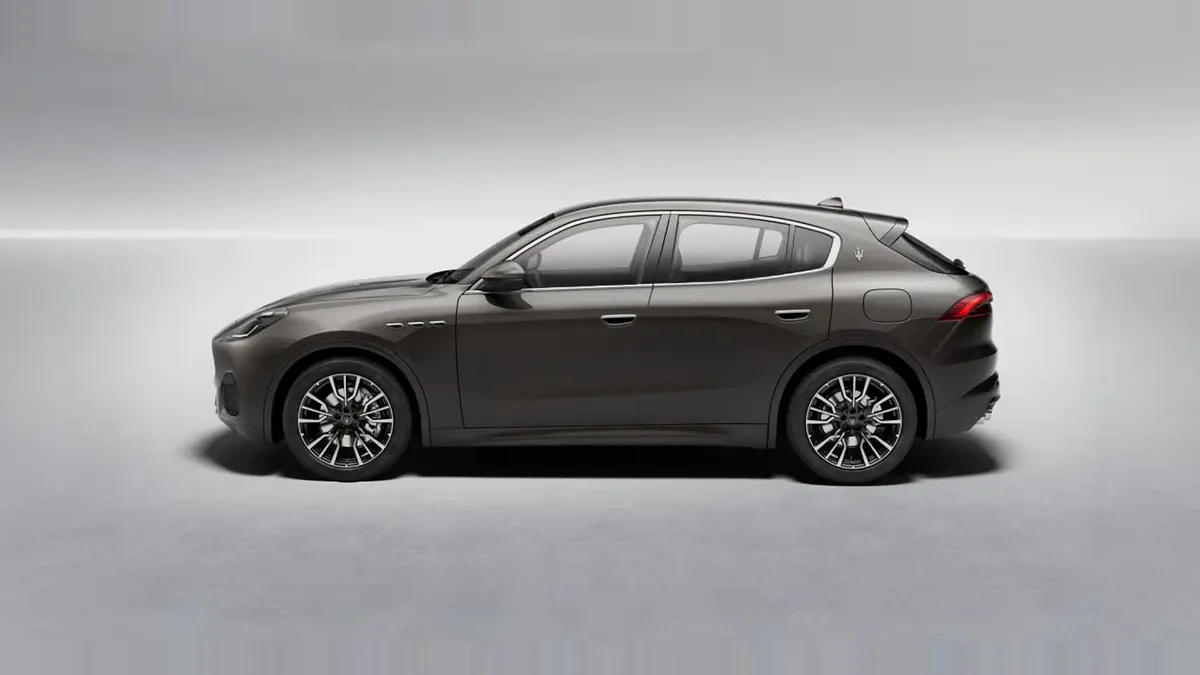 Maserati Grecale L4 MHEV 300CV AWD en renting para particulares en Sevilla — Trasera