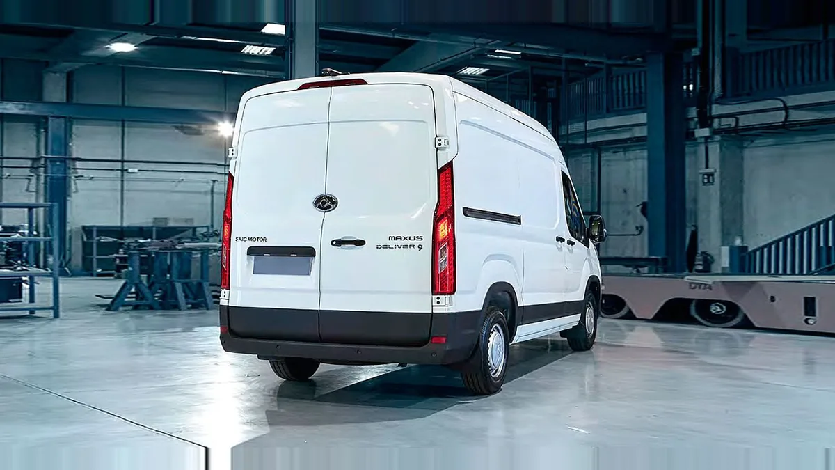 Maxus Deliver 9 Furgón 2.0D L3H2 150 (MERCANCÍAS PROPIAS) en renting para particulares en Sevilla — Delantera