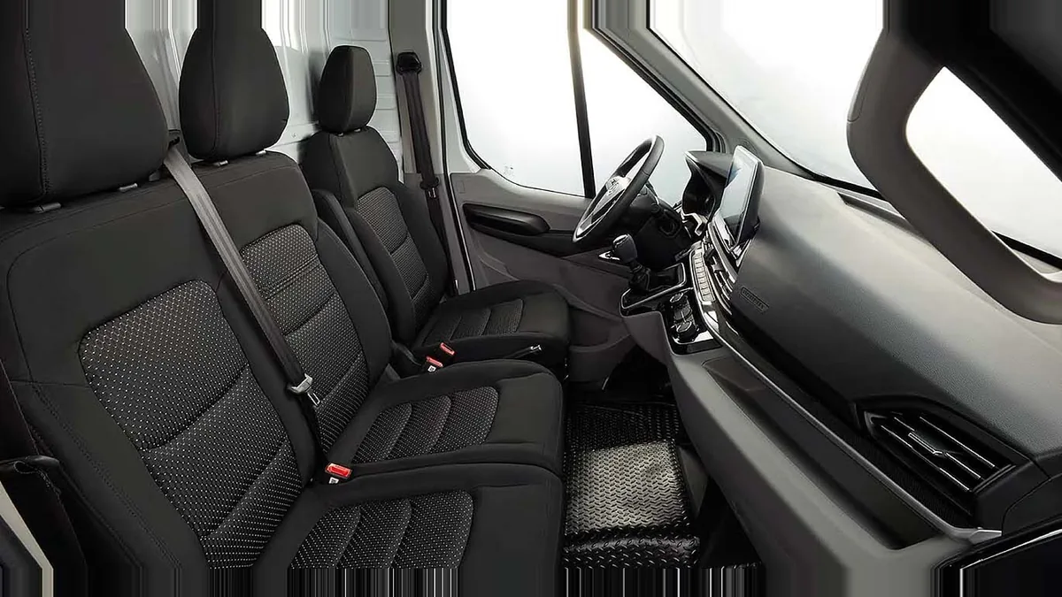 Maxus Deliver 9 Furgón 2.0D L3H2 150 (MERCANCÍAS PROPIAS) en renting para particulares en Sevilla — vista 6