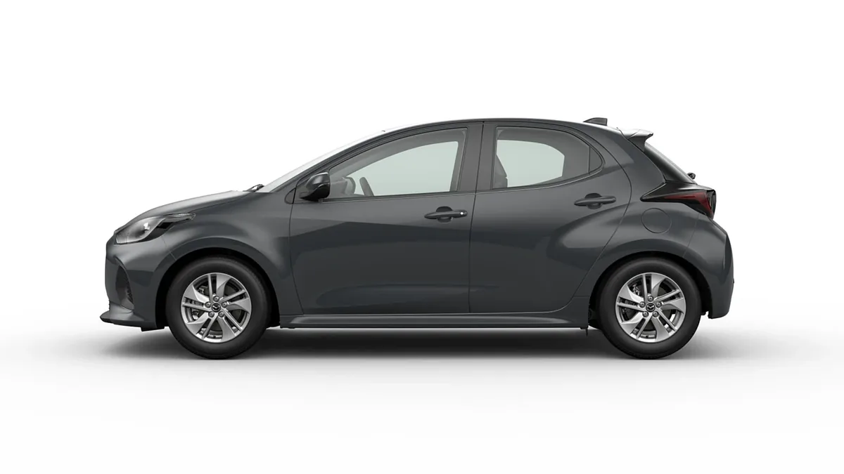 Mazda 2 Hybrid 1.5 85kW 116CV CVT Centre-Line GRY en renting para particulares en Sevilla — Lateral