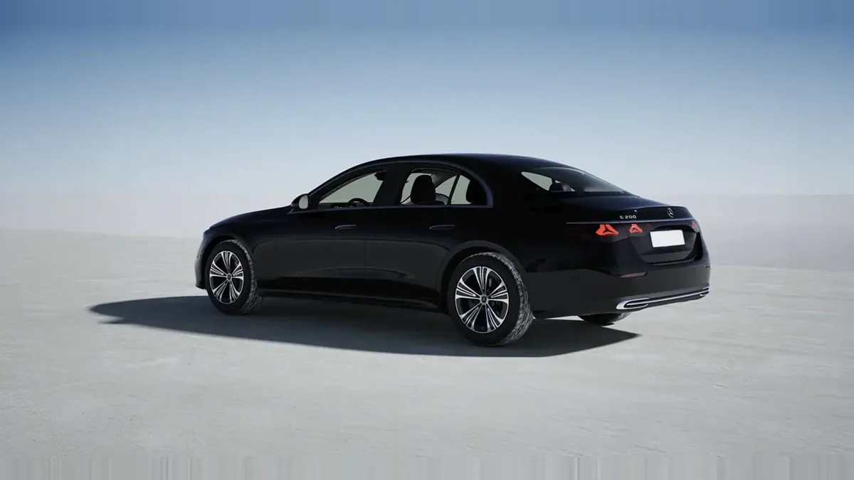 Mercedes-Benz Clase E 200 en renting para particulares en Sevilla — Trasera
