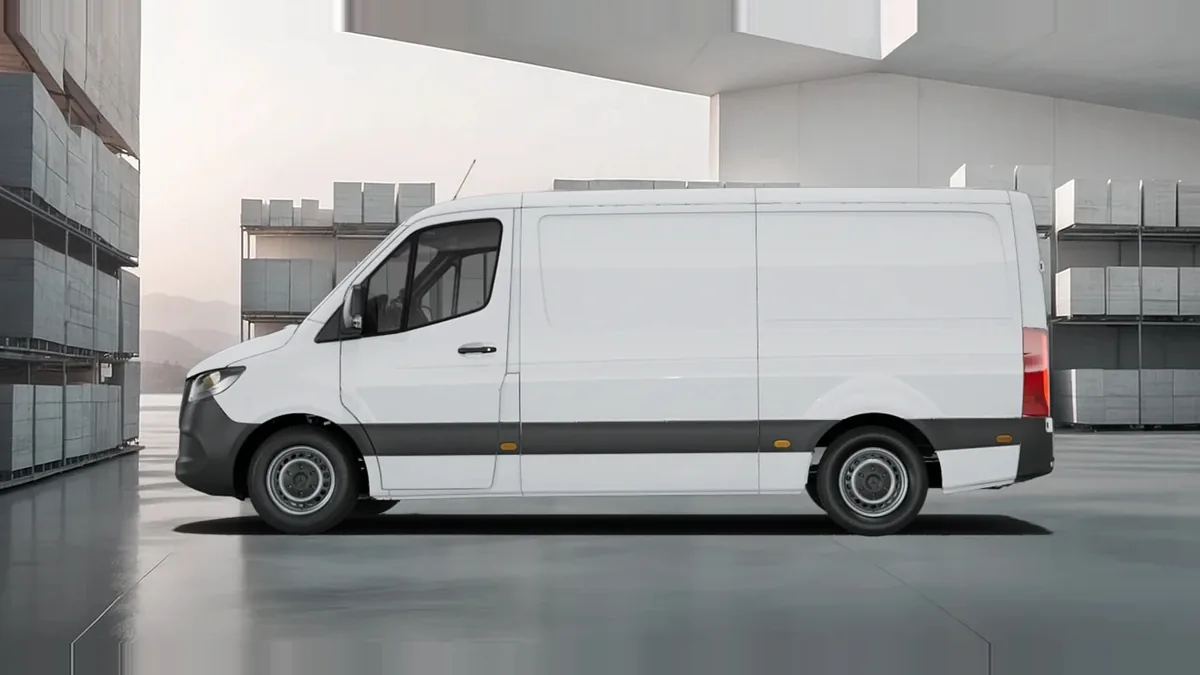Mercedes-Benz Sprinter 315 CDI Medio Pro en renting para particulares en Sevilla — Lateral