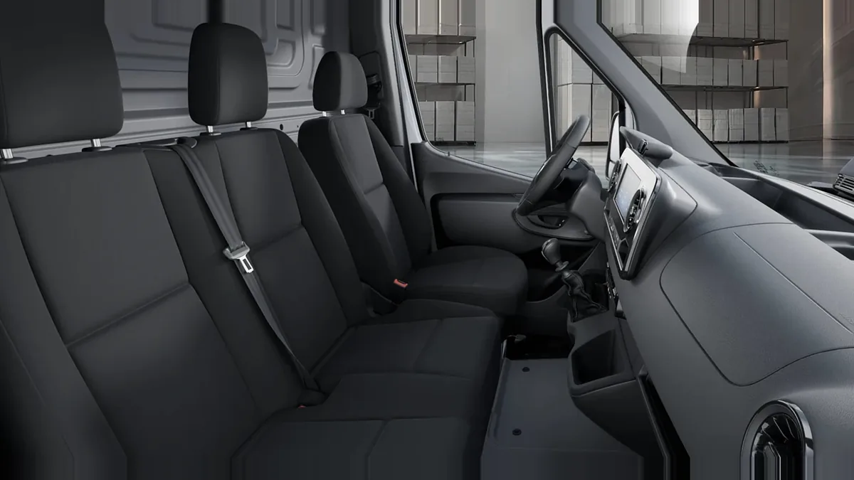 Mercedes-Benz Sprinter 315 CDI Medio Pro en renting para particulares en Sevilla — Interior