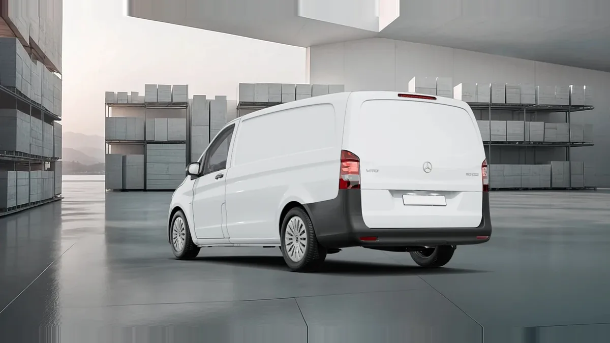 Mercedes-Benz Vito 110CDI 75kW Furgón Pro Larga en renting para particulares en Sevilla — Trasera