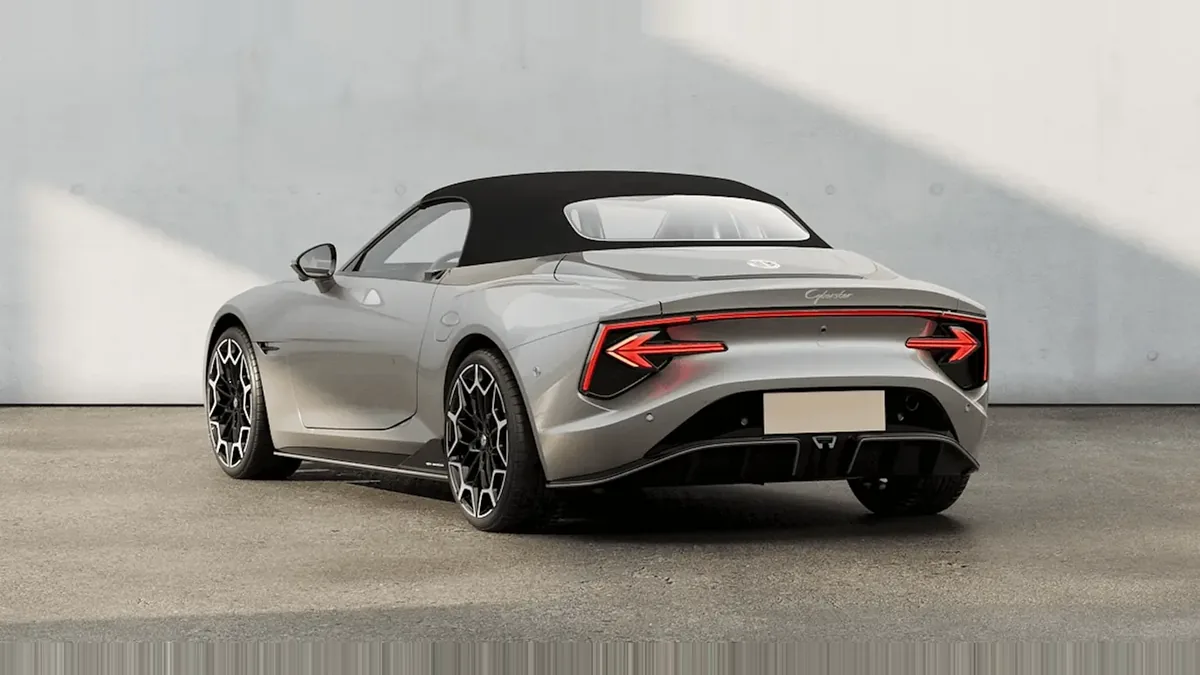 MG Cyberster Trophy Single Motor en renting para particulares en Sevilla — Lateral