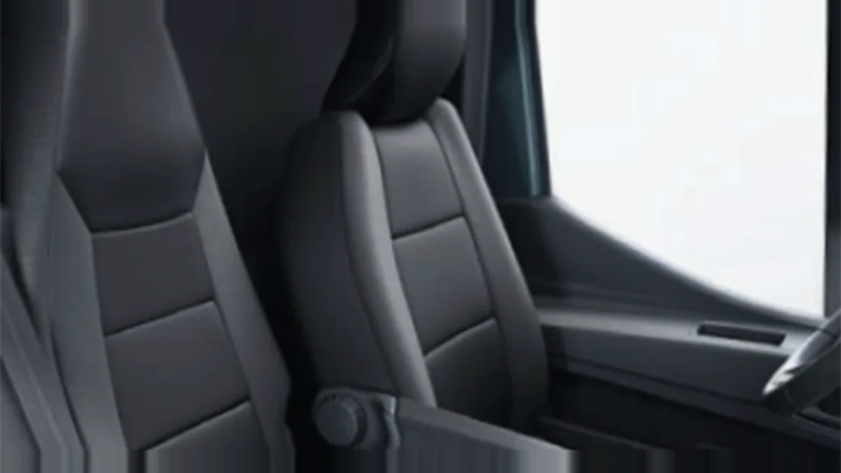 Nissan Interstar N1 L2H2 (3.5T) dCi 96kW (130CV) FWD Acenta en renting para particulares en Sevilla — Interior