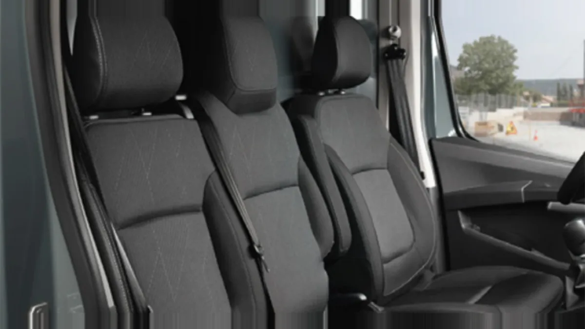 Nissan Primastar Furgón 2.0 DCI S&S L1H1 Acenta 110CV (MERCANCÍAS PROPIAS) en renting para particulares en Sevilla — Trasera