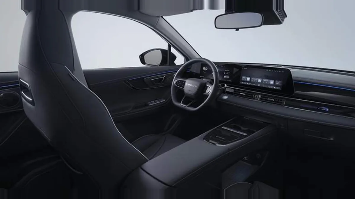 Omoda 5 EV 61kWh Pure 155kW en renting para particulares en Sevilla — Delantera