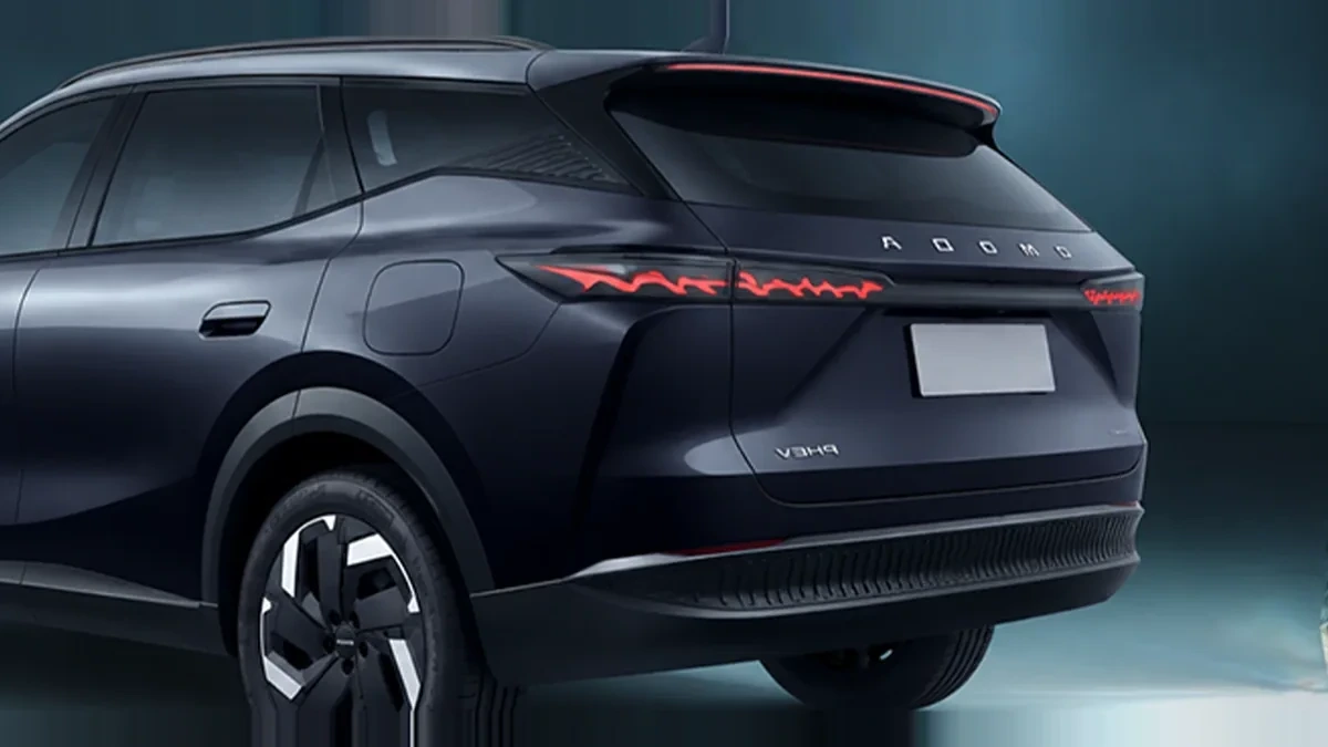Omoda 7 1.5 TGDI PHEV Premium 279CV en renting para particulares en Sevilla — Lateral