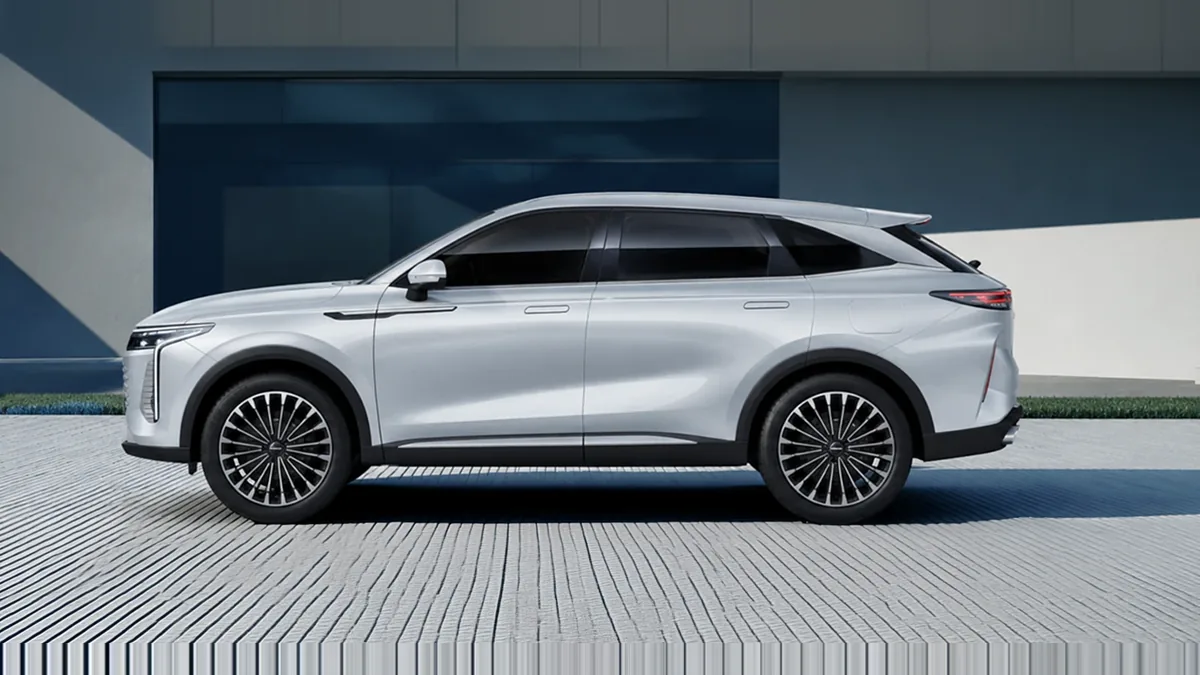 Omoda 9 SHS Premium 1.5 TGDI 3DHT 395kW (537CV) AWD en renting para particulares en Sevilla — Lateral