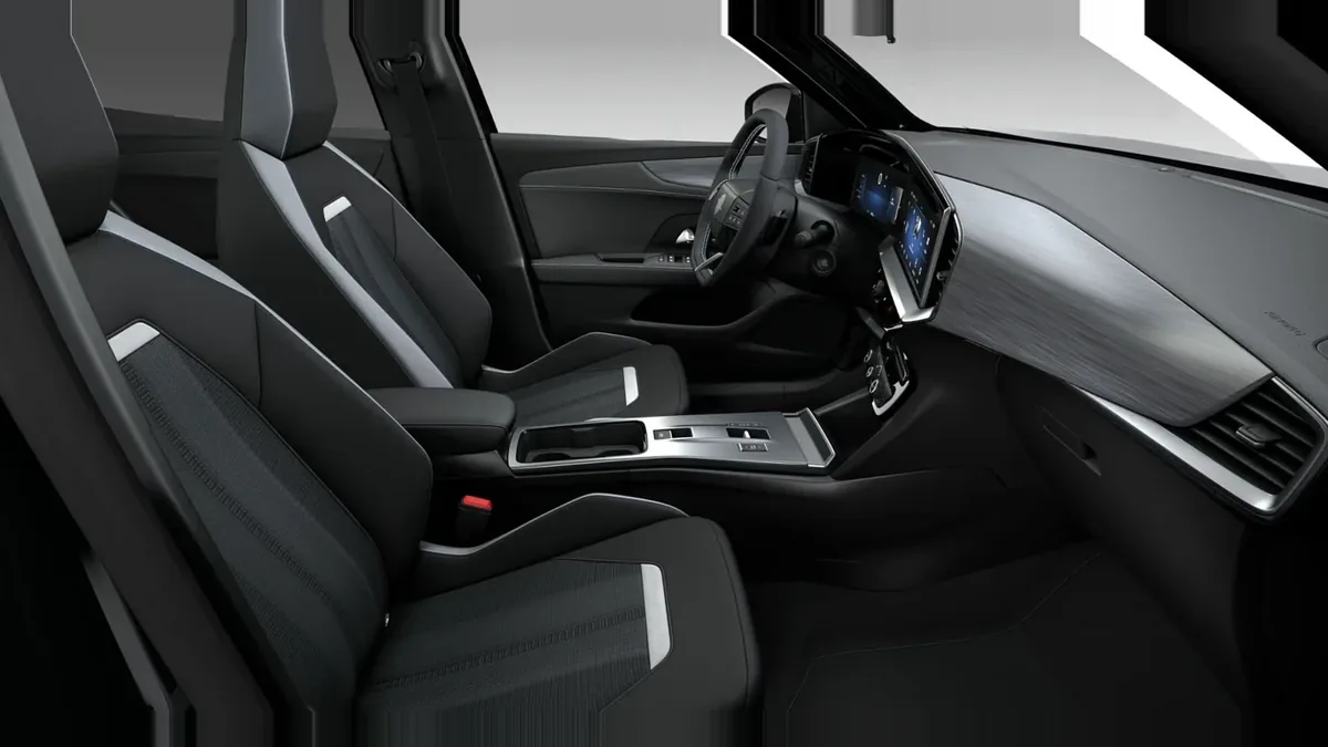 Opel Mokka 1.2 T XHT Hybrid eDCT6 GS en renting para particulares en Sevilla — Interior