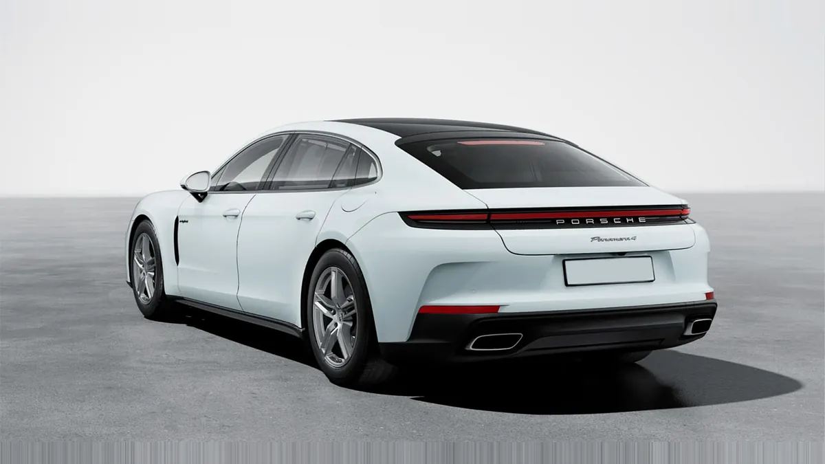 Porsche Panamera 4 E-Hybrid Executive en renting para particulares en Sevilla — Trasera