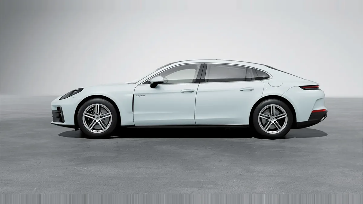 Porsche Panamera 4 E-Hybrid Executive en renting para particulares en Sevilla — Lateral