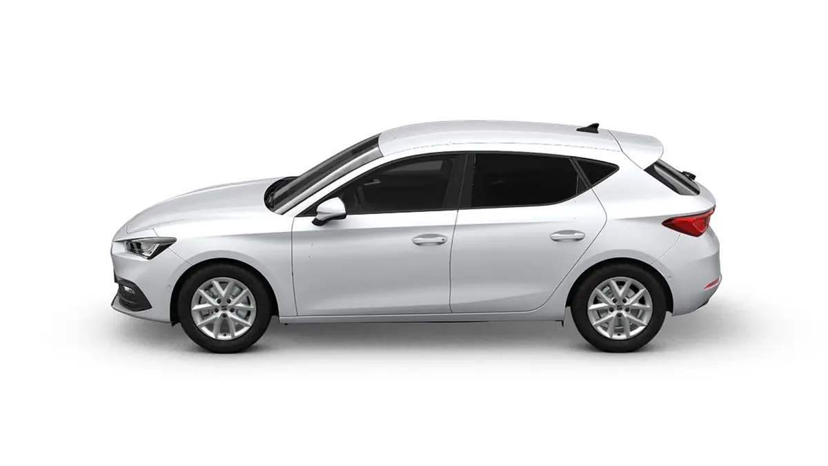 SEAT León 1.5 eTSI DSG-7 S&S Style XL en renting para particulares en Sevilla — Trasera