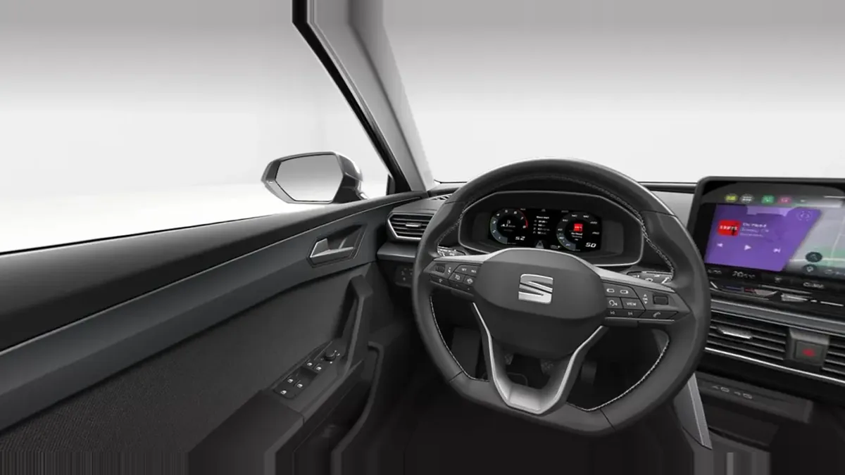 SEAT León 1.5 eTSI Style Fleet Pack en renting para particulares en Sevilla — Delantera