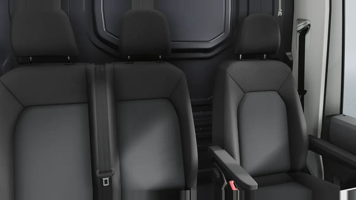 Volkswagen Crafter 35 Furgón BL TA L4H3 2.0 TDI 103kW (140CV) - ISOTERMO en renting para particulares en Sevilla — vista 7