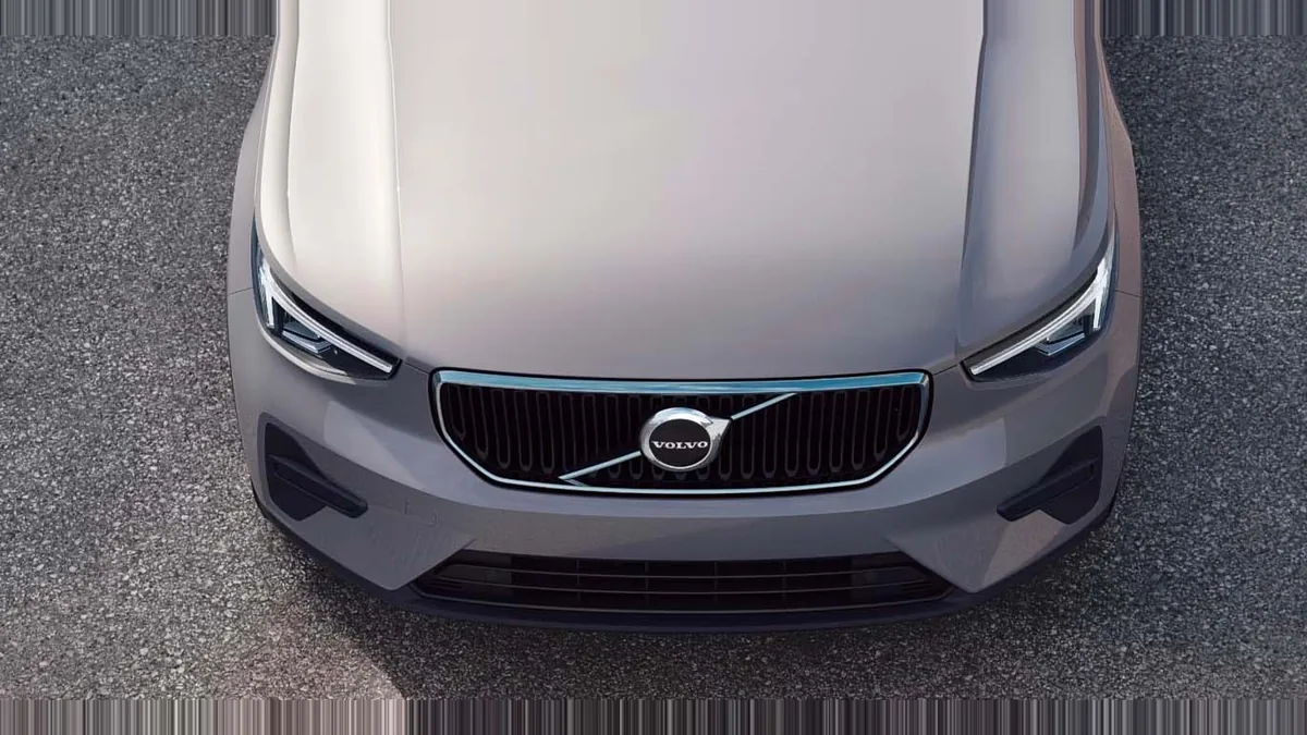 Volvo XC40 2.0 B3 Core G Auto en renting para particulares en Sevilla — Delantera